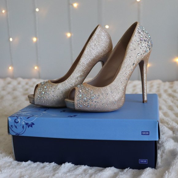 Gold Prom Pageant Homecoming Heels | 077 - Picture 1 of 12